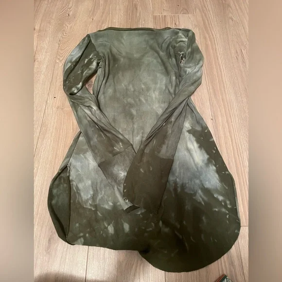 Sinew Moon green Gaia S Small long sleeve top - Picture 2 of 5